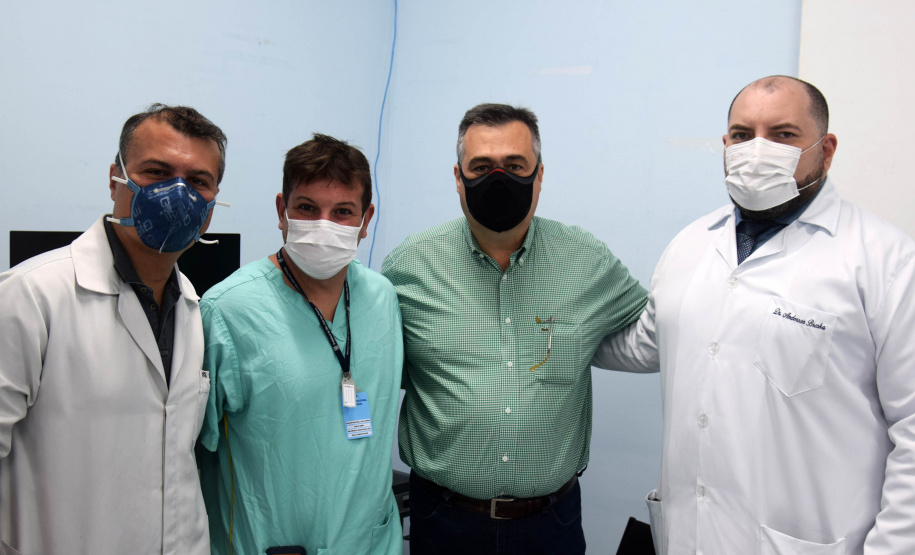 A Secretaria de Estado da Saúde (Sesa) assinou um termo de cooperação técnico científica nesta quarta-feira (13) para implantação e desenvolvimento de atividades de ensino, pesquisa e expansão no Hospital Regional do Litoral (HRL) de Paranaguá, em parceria com a Universidade Estadual do Paraná (Unespar). - Paranaguá, 13/10/2021  -  Foto: Américo Antonio/SESA