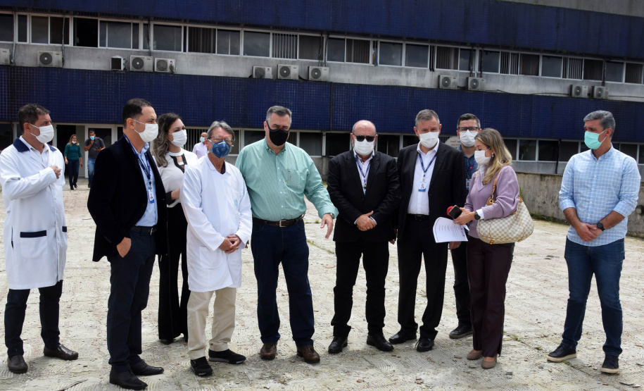 A Secretaria de Estado da Saúde (Sesa) assinou um termo de cooperação técnico científica nesta quarta-feira (13) para implantação e desenvolvimento de atividades de ensino, pesquisa e expansão no Hospital Regional do Litoral (HRL) de Paranaguá, em parceria com a Universidade Estadual do Paraná (Unespar). - Paranaguá, 13/10/2021  -  Foto: Américo Antonio/SESA