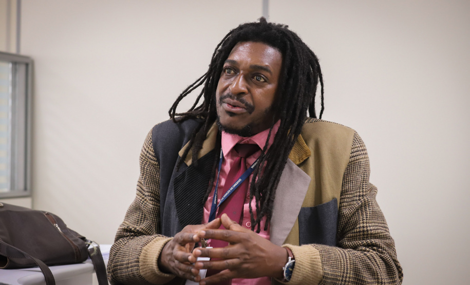 Entrevista com Denilton Laurindo, coordenador de Tratamento e Análise da Superintendência Geral de Diálogo e Interação Social (Sudis) e presidente do Grupo de Trabalho dos Povos e Comunidades Tradicionais do Paraná. 08/10/2021 - Foto: Geraldo Bubniak/AEN