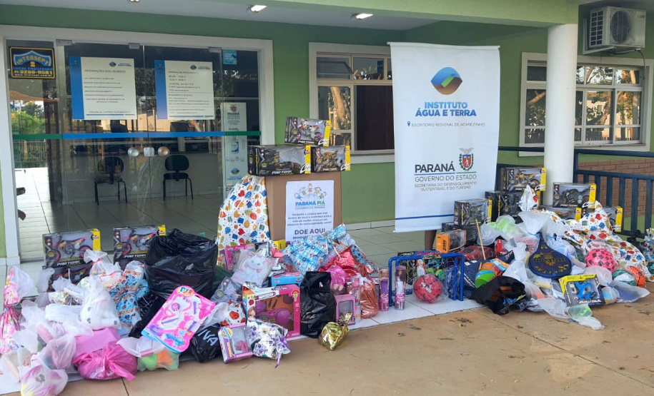 JACAREZINHO - O Instituto Água e Terra (IAT), vinculado à Secretaria do Desenvolvimento Sustentável e do Turismo (Sedest) aderiu à campanha estadual Paraná Piá. No balanço, divulgado nesta quarta-feira (13), o IAT relata a arrecadação de 4376 brinquedos. - Curitiba, 13/10/2021 - Foto: IAT