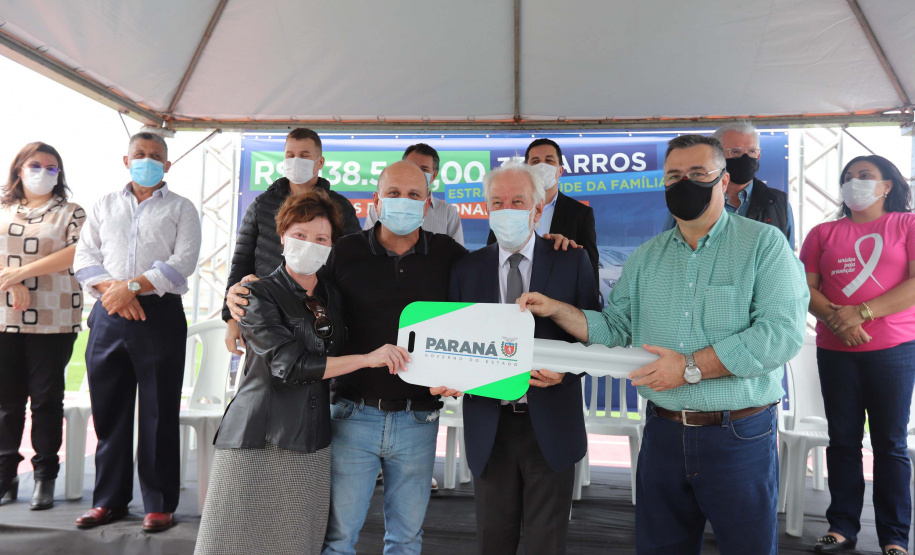 O governador em exercício Darci Piana e o secretário estadual da Saúde, Beto Preto, entregam nesta quarta-feira (13),  veículos da Estratégia da Saúde da Família aos municípios da 1ª Regional de Saúde de Paranaguá, além de computadores para renovação e modernização do parque tecnológico da Sesa.13/10/2021 - Foto: Geraldo Bubniak/AEN
