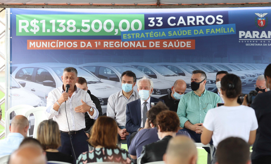 O governador em exercício Darci Piana e o secretário estadual da Saúde, Beto Preto, entregam nesta quarta-feira (13),  veículos da Estratégia da Saúde da Família aos municípios da 1ª Regional de Saúde de Paranaguá, além de computadores para renovação e modernização do parque tecnológico da Sesa.  Na foto, Deputado Galo.  13/10/2021 - Foto: Geraldo Bubniak/AEN