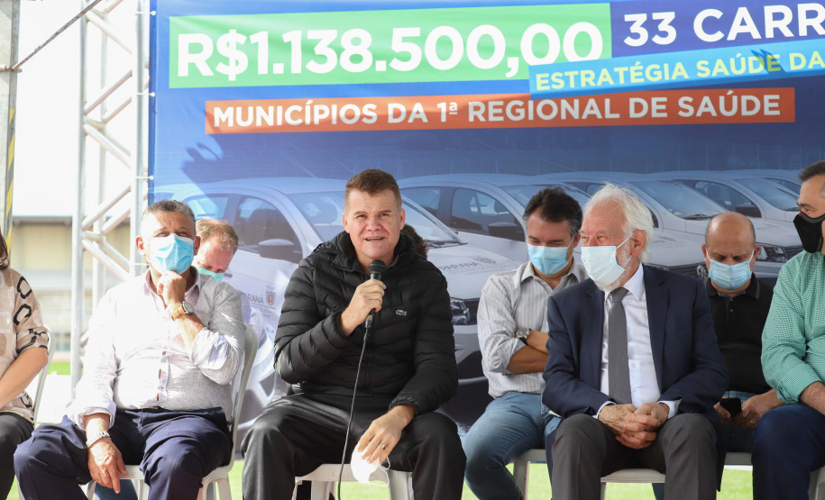 O governador em exercício Darci Piana e o secretário estadual da Saúde, Beto Preto, entregam nesta quarta-feira (13),  veículos da Estratégia da Saúde da Família aos municípios da 1ª Regional de Saúde de Paranaguá, além de computadores para renovação e modernização do parque tecnológico da Sesa. Na foto o prefeito de Paranaguá. Marcelo Roque .  13/10/2021 - Foto: Geraldo Bubniak/AEN