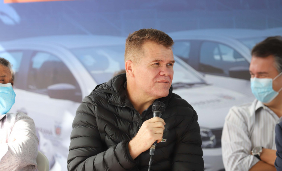 O governador em exercício Darci Piana e o secretário estadual da Saúde, Beto Preto, entregam nesta quarta-feira (13),  veículos da Estratégia da Saúde da Família aos municípios da 1ª Regional de Saúde de Paranaguá, além de computadores para renovação e modernização do parque tecnológico da Sesa. Na foto o prefeito de Paranaguá. Marcelo Roque .  13/10/2021 - Foto: Geraldo Bubniak/AEN