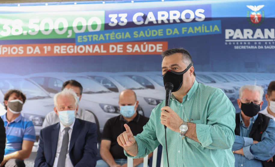 O governador em exercício Darci Piana e o secretário estadual da Saúde, Beto Preto, entregam nesta quarta-feira (13),  veículos da Estratégia da Saúde da Família aos municípios da 1ª Regional de Saúde de Paranaguá, além de computadores para renovação e modernização do parque tecnológico da Sesa.13/10/2021 - Foto: Geraldo Bubniak/AEN
