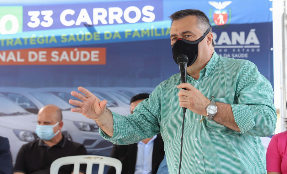 O governador em exercício Darci Piana e o secretário estadual da Saúde, Beto Preto, entregam nesta quarta-feira (13),  veículos da Estratégia da Saúde da Família aos municípios da 1ª Regional de Saúde de Paranaguá, além de computadores para renovação e modernização do parque tecnológico da Sesa.13/10/2021 - Foto: Geraldo Bubniak/AEN