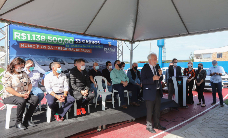 O governador em exercício Darci Piana e o secretário estadual da Saúde, Beto Preto, entregam nesta quarta-feira (13),  veículos da Estratégia da Saúde da Família aos municípios da 1ª Regional de Saúde de Paranaguá, além de computadores para renovação e modernização do parque tecnológico da Sesa.13/10/2021 - Foto: Geraldo Bubniak/AEN
