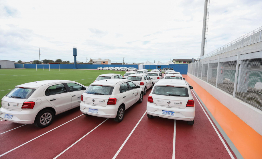 O governador em exercício Darci Piana e o secretário estadual da Saúde, Beto Preto, entregam nesta quarta-feira (13),  veículos da Estratégia da Saúde da Família aos municípios da 1ª Regional de Saúde de Paranaguá, além de computadores para renovação e modernização do parque tecnológico da Sesa.13/10/2021 - Foto: Geraldo Bubniak/AEN