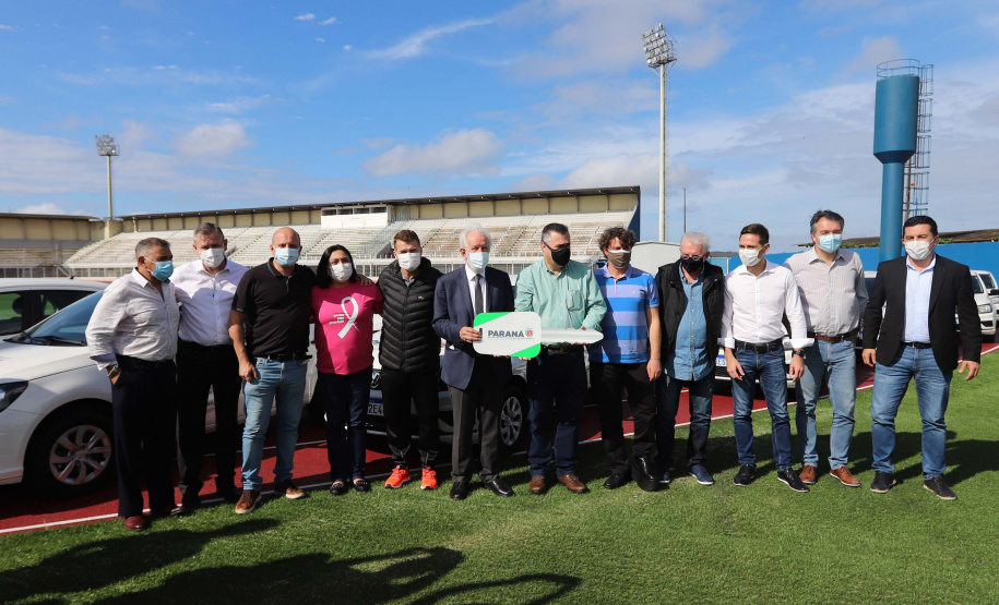 O governador em exercício Darci Piana e o secretário estadual da Saúde, Beto Preto, entregam nesta quarta-feira (13),  veículos da Estratégia da Saúde da Família aos municípios da 1ª Regional de Saúde de Paranaguá, além de computadores para renovação e modernização do parque tecnológico da Sesa.13/10/2021 - Foto: Geraldo Bubniak/AEN