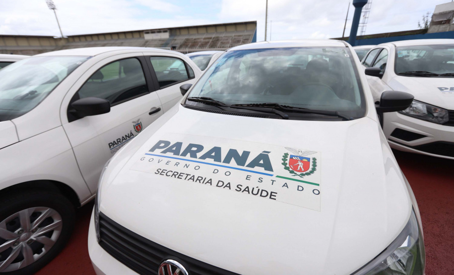 O governador em exercício Darci Piana e o secretário estadual da Saúde, Beto Preto, entregam nesta quarta-feira (13),  veículos da Estratégia da Saúde da Família aos municípios da 1ª Regional de Saúde de Paranaguá, além de computadores para renovação e modernização do parque tecnológico da Sesa.13/10/2021 - Foto: Geraldo Bubniak/AEN