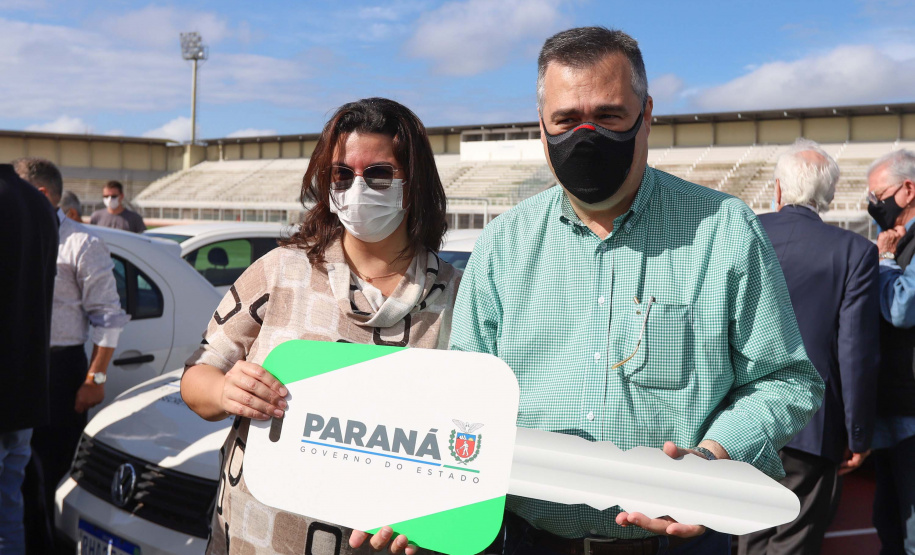 O governador em exercício Darci Piana e o secretário estadual da Saúde, Beto Preto, entregam nesta quarta-feira (13),  veículos da Estratégia da Saúde da Família aos municípios da 1ª Regional de Saúde de Paranaguá, além de computadores para renovação e modernização do parque tecnológico da Sesa.13/10/2021 - Foto: Geraldo Bubniak/AEN