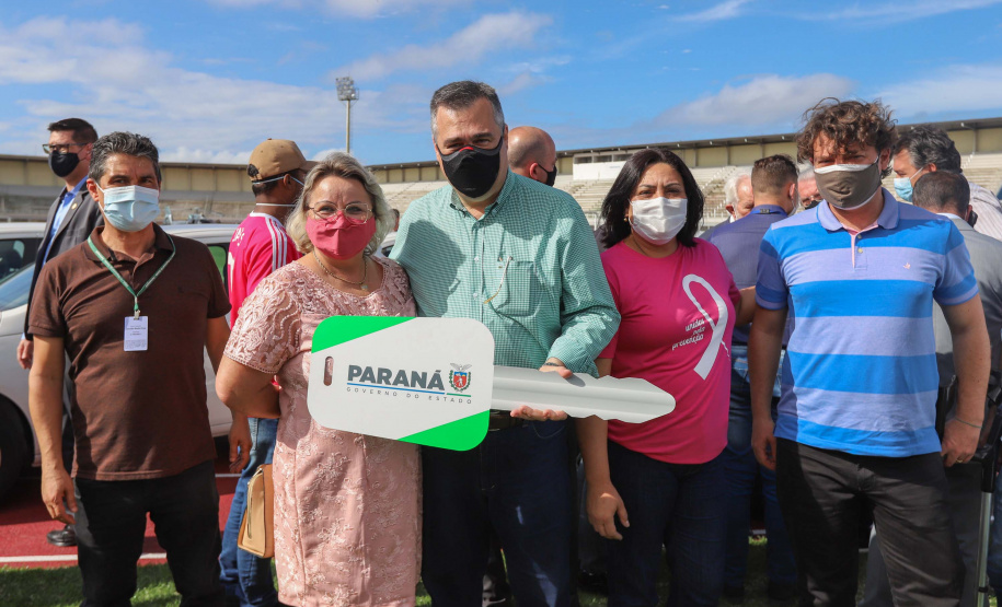 O governador em exercício Darci Piana e o secretário estadual da Saúde, Beto Preto, entregam nesta quarta-feira (13),  veículos da Estratégia da Saúde da Família aos municípios da 1ª Regional de Saúde de Paranaguá, além de computadores para renovação e modernização do parque tecnológico da Sesa.13/10/2021 - Foto: Geraldo Bubniak/AEN