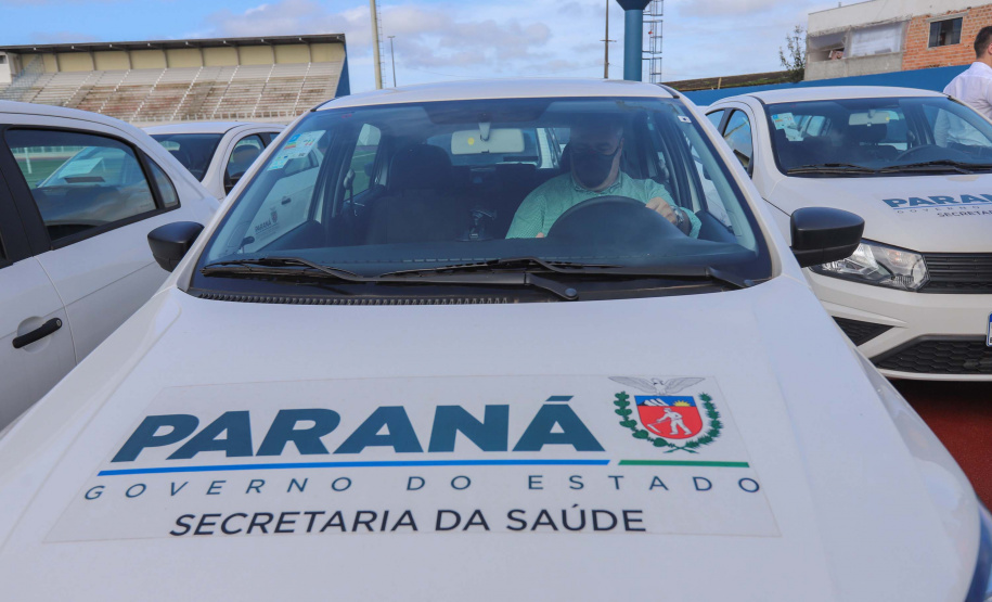 O governador em exercício Darci Piana e o secretário estadual da Saúde, Beto Preto, entregam nesta quarta-feira (13),  veículos da Estratégia da Saúde da Família aos municípios da 1ª Regional de Saúde de Paranaguá, além de computadores para renovação e modernização do parque tecnológico da Sesa.13/10/2021 - Foto: Geraldo Bubniak/AEN