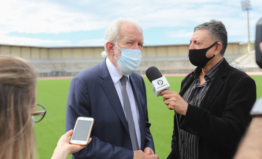 O governador em exercício Darci Piana e o secretário estadual da Saúde, Beto Preto, entregam nesta quarta-feira (13),  veículos da Estratégia da Saúde da Família aos municípios da 1ª Regional de Saúde de Paranaguá, além de computadores para renovação e modernização do parque tecnológico da Sesa.13/10/2021 - Foto: Geraldo Bubniak/AEN