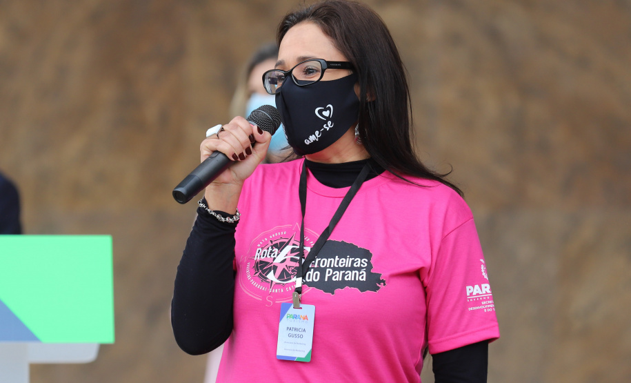 O governador em exercício Darci Piana participa nesta quinta-feira (14), da abertura da Expedição Filhas do Paraná - Rota deMototurismo no Palacio Iguaçu . na foto, Patricia Gusso da Parana Turismo. 14/10/2021 - Foto: Geraldo Bubniak/AEN