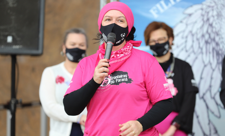 O governador em exercício Darci Piana participa nesta quinta-feira (14), da abertura da Expedição Filhas do Paraná - Rota deMototurismo no Palacio Iguaçu . Na foto, Telma Crummenauer ,  idealizadora da expedição de moto pelo Paraná.  14/10/2021 - Foto: Geraldo Bubniak/AEN