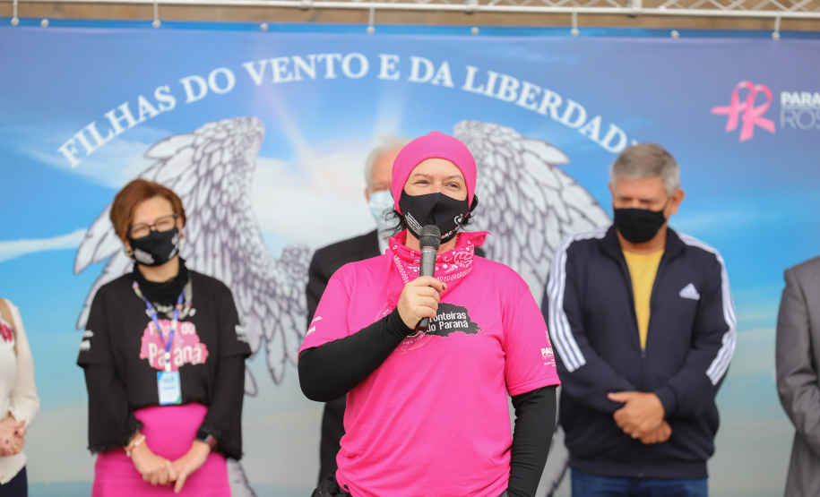 O governador em exercício Darci Piana participa nesta quinta-feira (14), da abertura da Expedição Filhas do Paraná - Rota deMototurismo no Palacio Iguaçu . Na foto, Telma Crummenauer ,  idealizadora da expedição de moto pelo Paraná.  14/10/2021 - Foto: Geraldo Bubniak/AEN