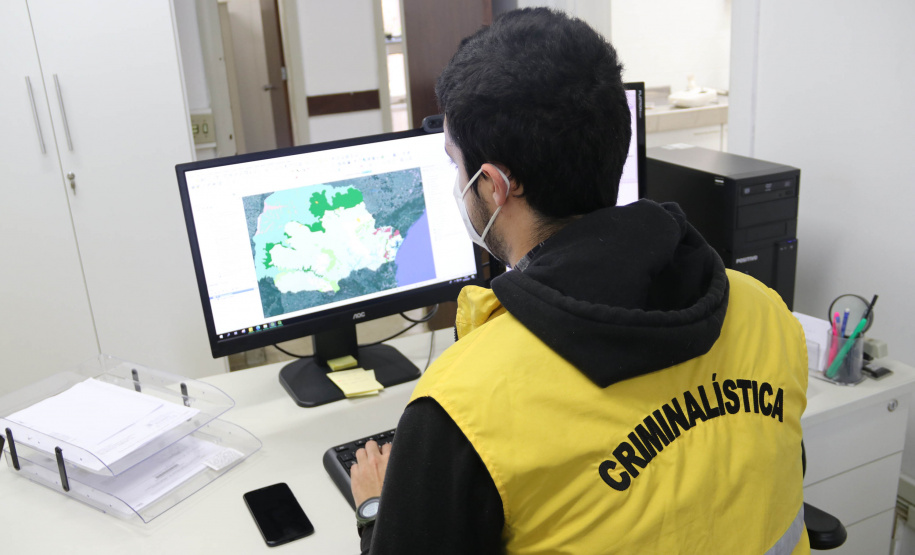 A Seção de Crimes Ambientais, vinculada ao Instituto de Criminalística da Polícia Científica do Paraná, desde a sua criação, em dezembro de 2019, tem atuado com peritos criminais, especialistas na área, com intuito de comprovar a prática de condutas criminosas contra a fauna, a flora e à natureza no geral. - Curitiba, 14/10/2021 - Foto: SESP-PR
