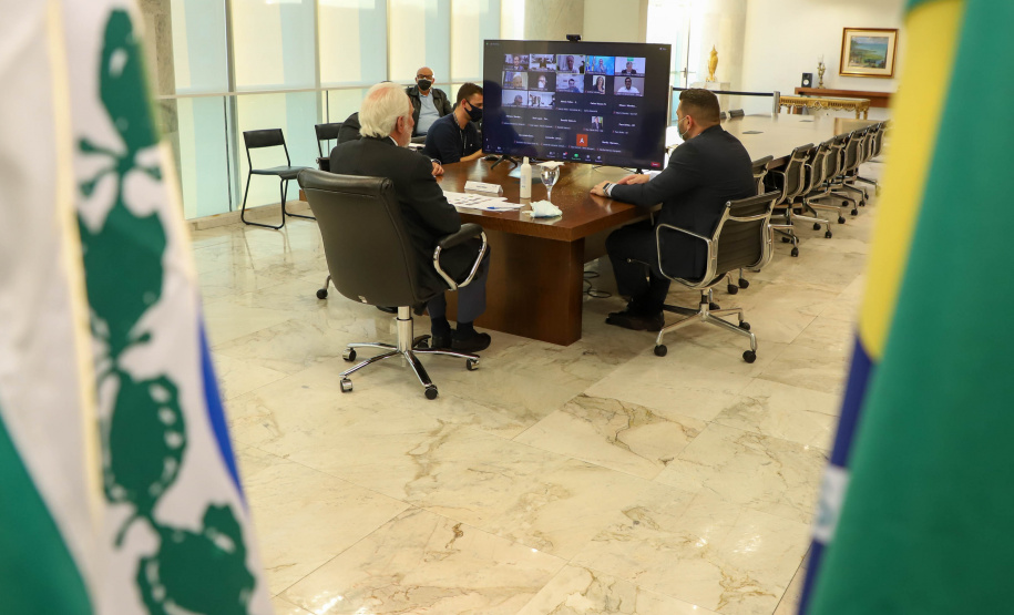 O Consórcio Brasil Verde, nova iniciativa que está sendo criada pelo Fórum Nacional de Governadores para proteção do meio ambiente, tem apoio do Paraná. O governador em exercício Darci Piana declarou a adesão do Estado durante o encontro online realizado nesta quinta-feira (14), que reuniu representantes dos demais estados brasileiros para discutir o detalhamento do plano.Foto: Ari Dias/ AEN.