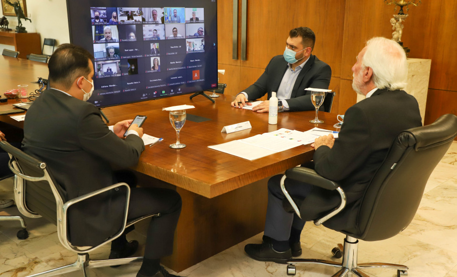 O Consórcio Brasil Verde, nova iniciativa que está sendo criada pelo Fórum Nacional de Governadores para proteção do meio ambiente, tem apoio do Paraná. O governador em exercício Darci Piana declarou a adesão do Estado durante o encontro online realizado nesta quinta-feira (14), que reuniu representantes dos demais estados brasileiros para discutir o detalhamento do plano.Foto: Ari Dias/ AEN.