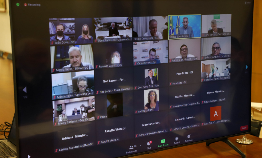 O Consórcio Brasil Verde, nova iniciativa que está sendo criada pelo Fórum Nacional de Governadores para proteção do meio ambiente, tem apoio do Paraná. O governador em exercício Darci Piana declarou a adesão do Estado durante o encontro online realizado nesta quinta-feira (14), que reuniu representantes dos demais estados brasileiros para discutir o detalhamento do plano.Foto: Ari Dias/ AEN.