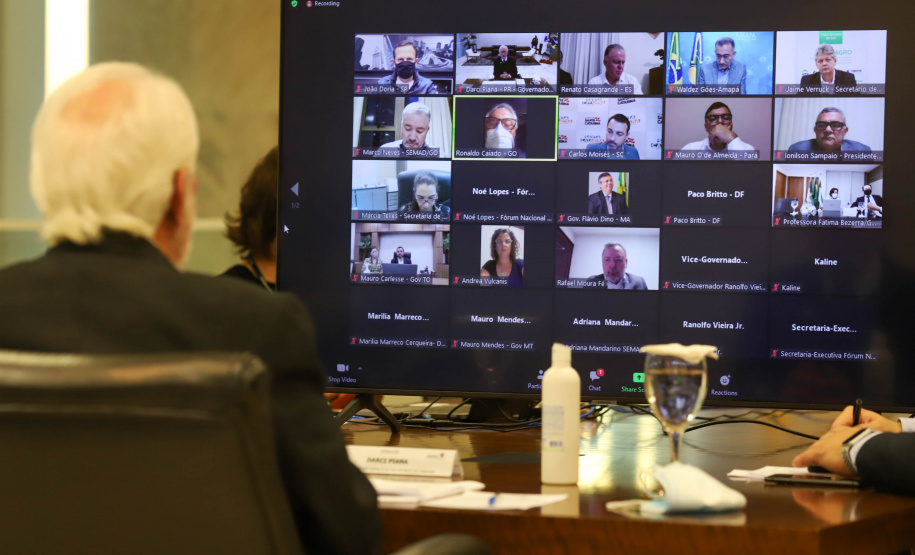 O Consórcio Brasil Verde, nova iniciativa que está sendo criada pelo Fórum Nacional de Governadores para proteção do meio ambiente, tem apoio do Paraná. O governador em exercício Darci Piana declarou a adesão do Estado durante o encontro online realizado nesta quinta-feira (14), que reuniu representantes dos demais estados brasileiros para discutir o detalhamento do plano.Foto: Ari Dias/ AEN.