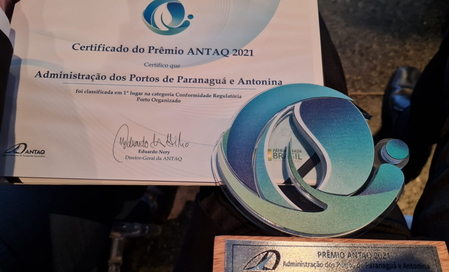 A Portos do Paraná foi mais uma vez reconhecida nacionalmente por boas práticas de operação e gestão portuária. Nesta quinta-feira (14), a empresa pública responsável pela administração dos portos de Paranaguá e Antonina recebeu Prêmio Antaq 2021, da Agência Nacional de Transportes Aquaviários, em duas categorias. Foto: Portos do Paraná