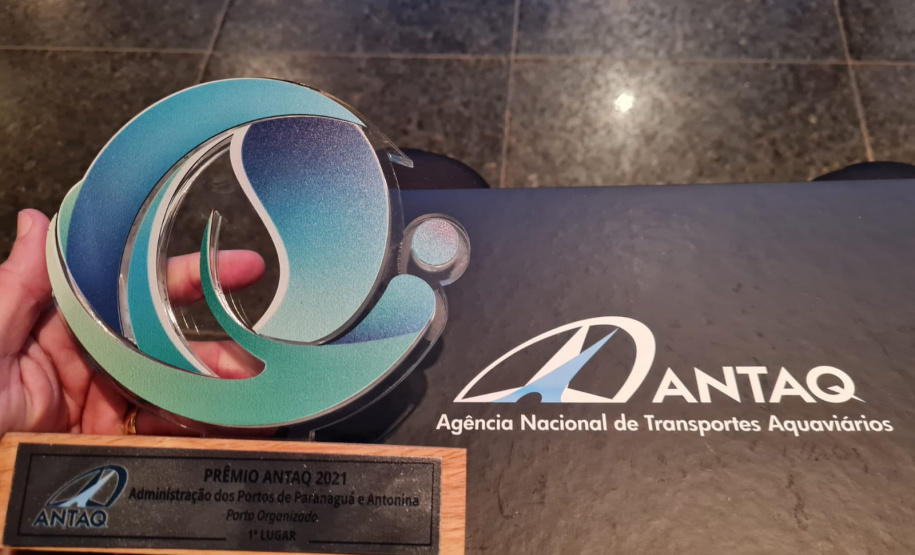 A Portos do Paraná foi mais uma vez reconhecida nacionalmente por boas práticas de operação e gestão portuária. Nesta quinta-feira (14), a empresa pública responsável pela administração dos portos de Paranaguá e Antonina recebeu Prêmio Antaq 2021, da Agência Nacional de Transportes Aquaviários, em duas categorias. Foto: Portos do Paraná