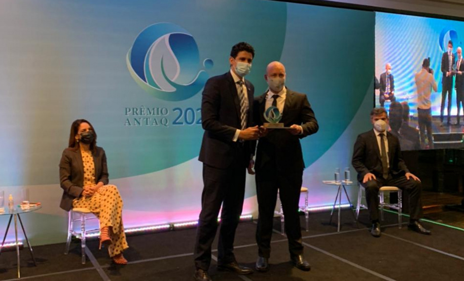 A Portos do Paraná foi mais uma vez reconhecida nacionalmente por boas práticas de operação e gestão portuária. Nesta quinta-feira (14), a empresa pública responsável pela administração dos portos de Paranaguá e Antonina recebeu Prêmio Antaq 2021, da Agência Nacional de Transportes Aquaviários, em duas categorias. Foto: Portos do Paraná