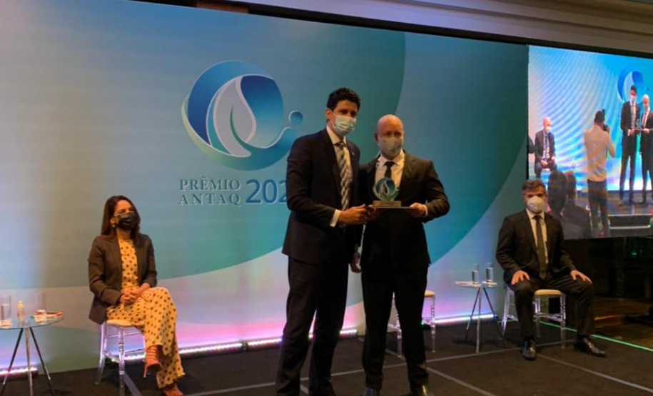 A Portos do Paraná foi mais uma vez reconhecida nacionalmente por boas práticas de operação e gestão portuária. Nesta quinta-feira (14), a empresa pública responsável pela administração dos portos de Paranaguá e Antonina recebeu Prêmio Antaq 2021, da Agência Nacional de Transportes Aquaviários, em duas categorias. Foto: Portos do Paraná
