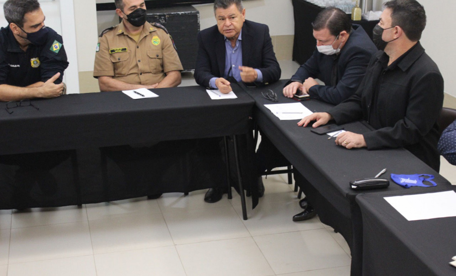 A Paraná Turismo realizou nesta quinta-feira (14), em Foz do Iguaçu, uma reunião com entidades do setor, para discutir estratégias para melhorar a segurança dos turistas na região da fronteira. A reunião contou com o apoio da Secretaria de Segurança Pública do Paraná. - Curitiba, 14/10/2021 - Foto: SEDEST