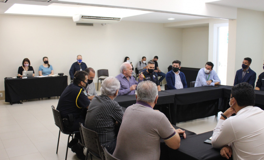 A Paraná Turismo realizou nesta quinta-feira (14), em Foz do Iguaçu, uma reunião com entidades do setor, para discutir estratégias para melhorar a segurança dos turistas na região da fronteira. A reunião contou com o apoio da Secretaria de Segurança Pública do Paraná. - Curitiba, 14/10/2021 - Foto: SEDEST