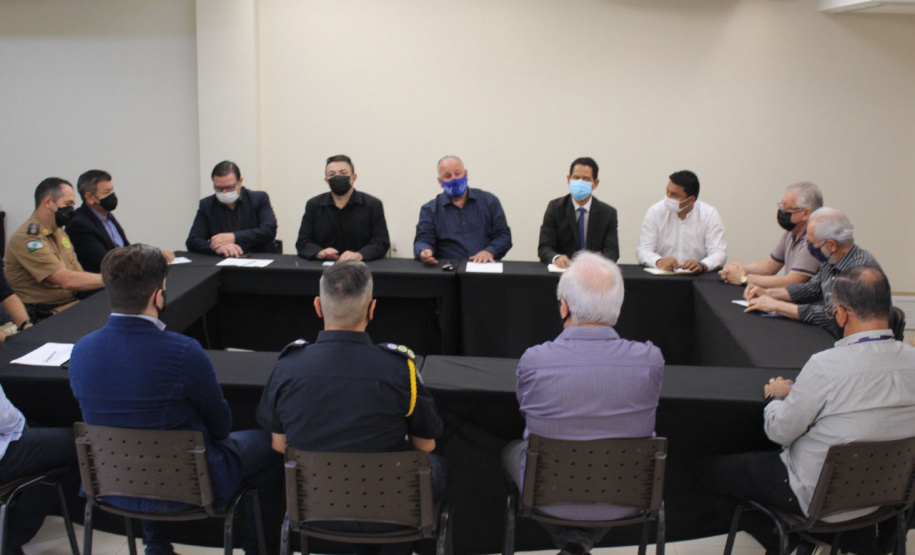 A Paraná Turismo realizou nesta quinta-feira (14), em Foz do Iguaçu, uma reunião com entidades do setor, para discutir estratégias para melhorar a segurança dos turistas na região da fronteira. A reunião contou com o apoio da Secretaria de Segurança Pública do Paraná. - Curitiba, 14/10/2021 - Foto: SEDEST