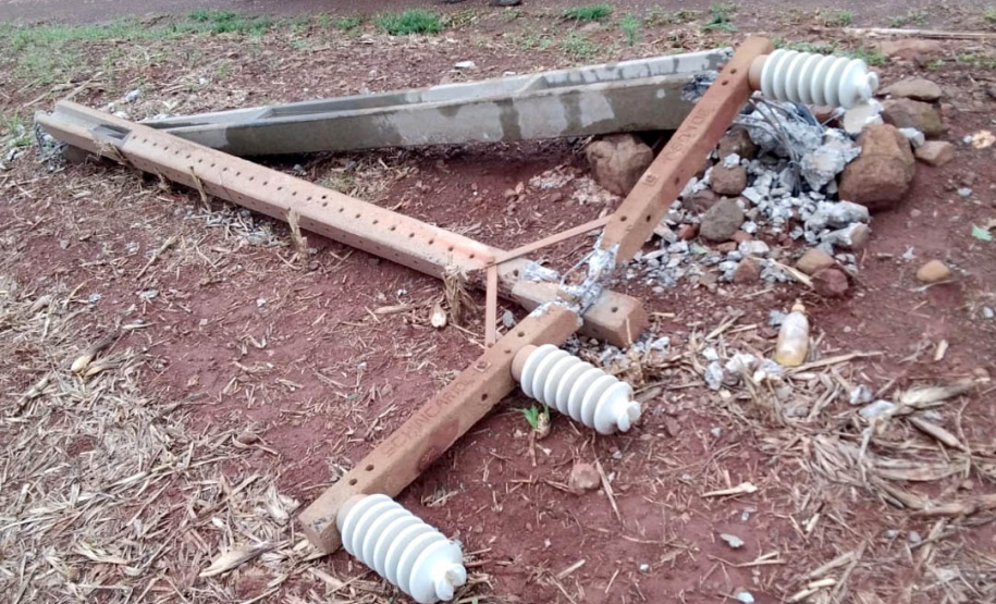 Temporal ainda compromete abastecimento de água e luz em várias cidades do Paraná  -  Curitiba, 15/10/2021  -  Fopto: Copel