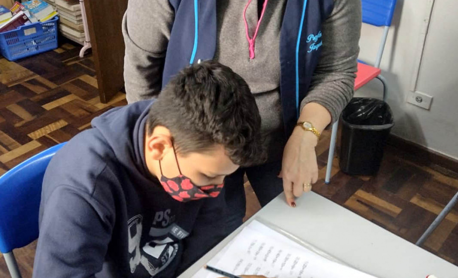 Professora de Educação Especial há 30 anos, Jaqueline Bensi Siqueira desenvolve no Colégio Estadual João Paulo I, em Curitiba, um trabalho colaborativo voltado ao aprendizado individualizado e à sensibilização dos professores. - Curitiba, 15/10/2021 - foto: SEED