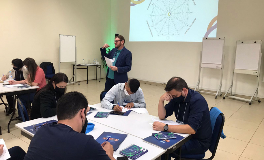 A Fomento Paraná deu início a uma rodada de seis Encontros Regionais de Agentes de Crédito ao longo do mês de outubro, em parceria com o Sebrae/PR. Os eventos são presenciais, seguindo os protocolos sanitários, e foram possibilitados a partir do avanço da vacinação da população paranaense contra a covid-19. - Curitiba, 15/10/2021 - Foto: Fomento Paraná