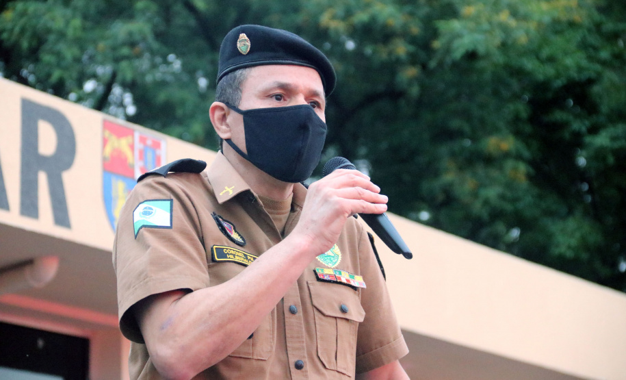 Centenas de viaturas e 1,5 mil policiais militares a mais do efetivo já aplicado rotineiramente, foram às ruas neste sábado (16/10) em todo o Paraná para inibir crimes e reforçar o patrulhamento em aéreas comerciais e residenciais do estado pela operação Fecha Quartel II. - Rolância, 16/10/2021 - Foto: Soldado Adilson Voinaski Afonso