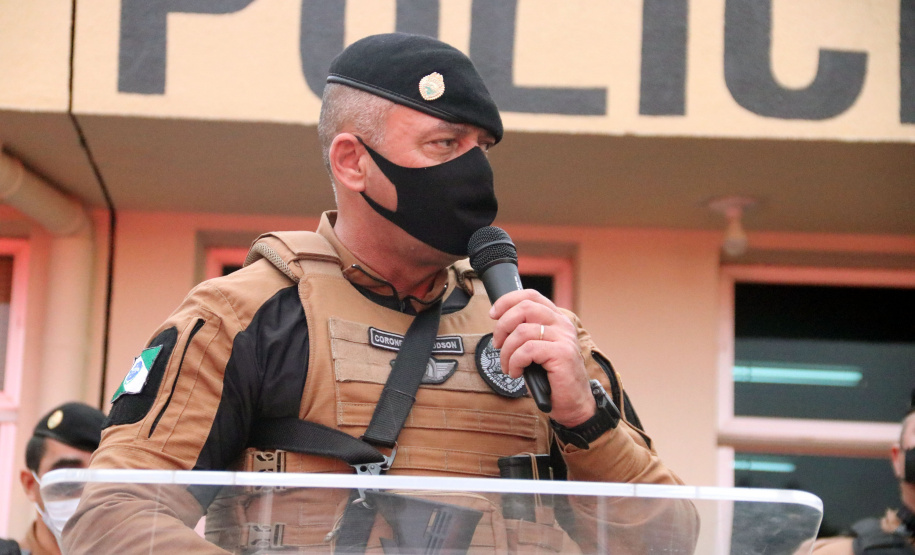 Centenas de viaturas e 1,5 mil policiais militares a mais do efetivo já aplicado rotineiramente, foram às ruas neste sábado (16/10) em todo o Paraná para inibir crimes e reforçar o patrulhamento em aéreas comerciais e residenciais do estado pela operação Fecha Quartel II