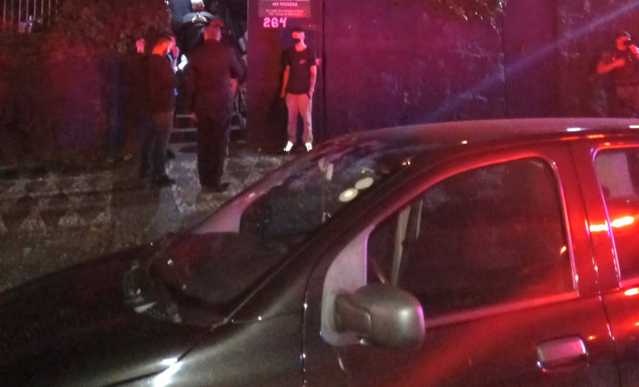 A Ação Integrada de Fiscalização Urbana (AIFU) fiscalizou 17 pontos comerciais da Capital entre a noite de sexta-feira (15/10) e a noite de domingo (17/10), e o trabalho resultou em sete estabelecimentos fechados e sete pessoas encaminhadas. - Curitiba, 18/10/2021 - Foto: AIFU/SESP-PR