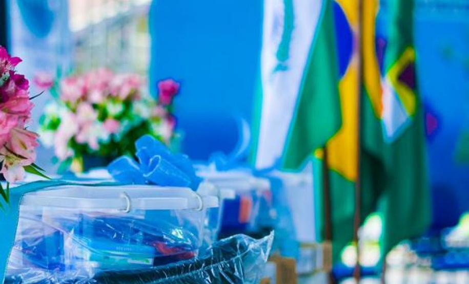 Mais 13 colégios estaduais de oito municípios receberam nesta segunda-feira (18) 117 kits educacionais de robótica — nove para cada instituição de ensino. Foram contempladas, desta vez, escolas do Núcleo Regional de Educação (NRE) da Área Metropolitana Norte. A cerimônia de entrega dos kits aconteceu no Colégio Estadual Altair da Silva Leme, em Colombo. Foto: Guilherme Flores/Casa Civil