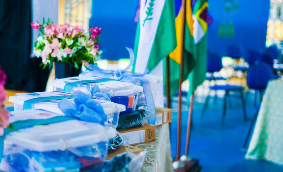 Mais 13 colégios estaduais de oito municípios receberam nesta segunda-feira (18) 117 kits educacionais de robótica — nove para cada instituição de ensino. Foram contempladas, desta vez, escolas do Núcleo Regional de Educação (NRE) da Área Metropolitana Norte. A cerimônia de entrega dos kits aconteceu no Colégio Estadual Altair da Silva Leme, em Colombo. Foto: Guilherme Flores/Casa Civil