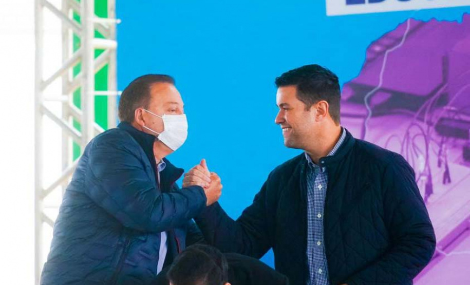 Mais 13 colégios estaduais de oito municípios receberam nesta segunda-feira (18) 117 kits educacionais de robótica — nove para cada instituição de ensino. Foram contempladas, desta vez, escolas do Núcleo Regional de Educação (NRE) da Área Metropolitana Norte. A cerimônia de entrega dos kits aconteceu no Colégio Estadual Altair da Silva Leme, em Colombo. Foto: Guilherme Flores/Casa Civil