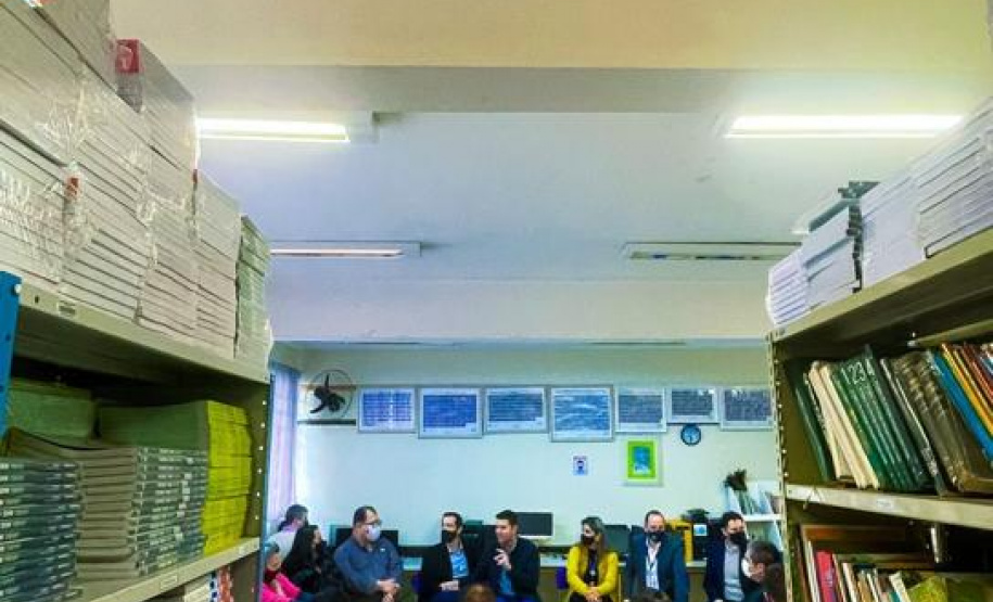 Mais 13 colégios estaduais de oito municípios receberam nesta segunda-feira (18) 117 kits educacionais de robótica — nove para cada instituição de ensino. Foram contempladas, desta vez, escolas do Núcleo Regional de Educação (NRE) da Área Metropolitana Norte. A cerimônia de entrega dos kits aconteceu no Colégio Estadual Altair da Silva Leme, em Colombo. Foto: Guilherme Flores/Casa Civil