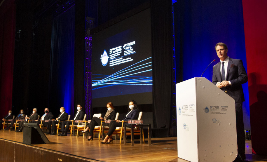Autoridades e presidentes das principais companhias de saneamento do País participaram na noite deste domingo (18) da abertura do maior evento nacional da área de saneamento e meio ambiente, o 31º Congresso Brasileiro de Engenharia Sanitária e Ambiental (abes-dn.org.br/abeseventos/31cbesa/), que está sendo realizado em Curitiba. - Curitiba, 18/10/2021 - Foto: Andre Thiago Chaves Aguiar