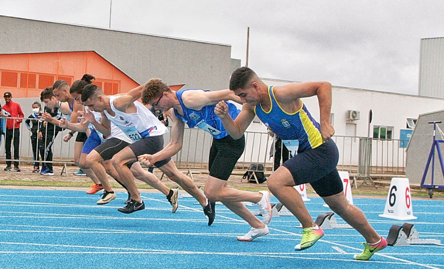 O Centro Nacional de Treinamento em Atletismo (CNTA), em Cascavel, mais uma vez foi palco de grandes disputas e importantes conquistas do atletismo paranaense. Neste último fim de semana (16 e 17), a cidade foi sede das mais variadas competições do atletismo na etapa estadual dos Jogos da Juventude do Paraná (JOJUPS) e dos Jogos Abertos do Paraná (JAPS), que contabilizaram 43 municípios participantes e mais de 500 atletas. - Curitiba, 18/10/2021 - Foto: Alexsandro Felix