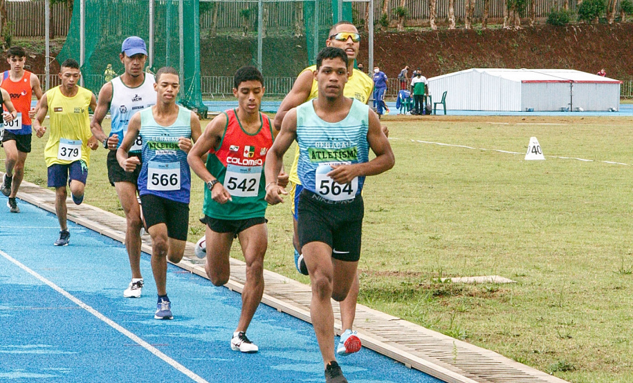 O Centro Nacional de Treinamento em Atletismo (CNTA), em Cascavel, mais uma vez foi palco de grandes disputas e importantes conquistas do atletismo paranaense. Neste último fim de semana (16 e 17), a cidade foi sede das mais variadas competições do atletismo na etapa estadual dos Jogos da Juventude do Paraná (JOJUPS) e dos Jogos Abertos do Paraná (JAPS), que contabilizaram 43 municípios participantes e mais de 500 atletas. - Curitiba, 18/10/2021 - Foto: Alexsandro Felix