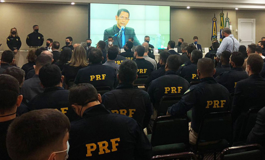 O Secretário da Segurança Pública do Paraná (Sesp), Romulo Marinho Soares, esteve nesta segunda-feira (18/10) em Foz do Iguaçu, no Oeste do Estado, como representante dos chefes do executivo estadual, governador Carlos Massa Ratinho Junior e do vice-governador Darci Piana, para a abertura do Encontro Nacional de Tecnologia e Inovação (ENATI) da Polícia Rodoviária Federal (PRF). - Foz do Iguaçu, 18/10/2021 - Foto: SESP-PR