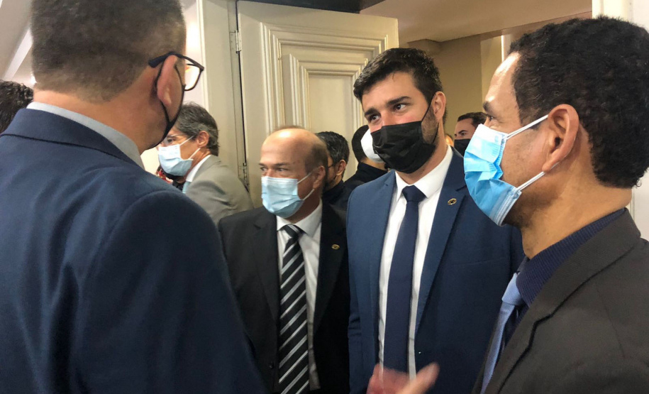 O Secretário da Segurança Pública do Paraná (Sesp), Romulo Marinho Soares, esteve nesta segunda-feira (18/10) em Foz do Iguaçu, no Oeste do Estado, como representante dos chefes do executivo estadual, governador Carlos Massa Ratinho Junior e do vice-governador Darci Piana, para a abertura do Encontro Nacional de Tecnologia e Inovação (ENATI) da Polícia Rodoviária Federal (PRF). - Foz do Iguaçu, 18/10/2021 - Foto: SESP-PR