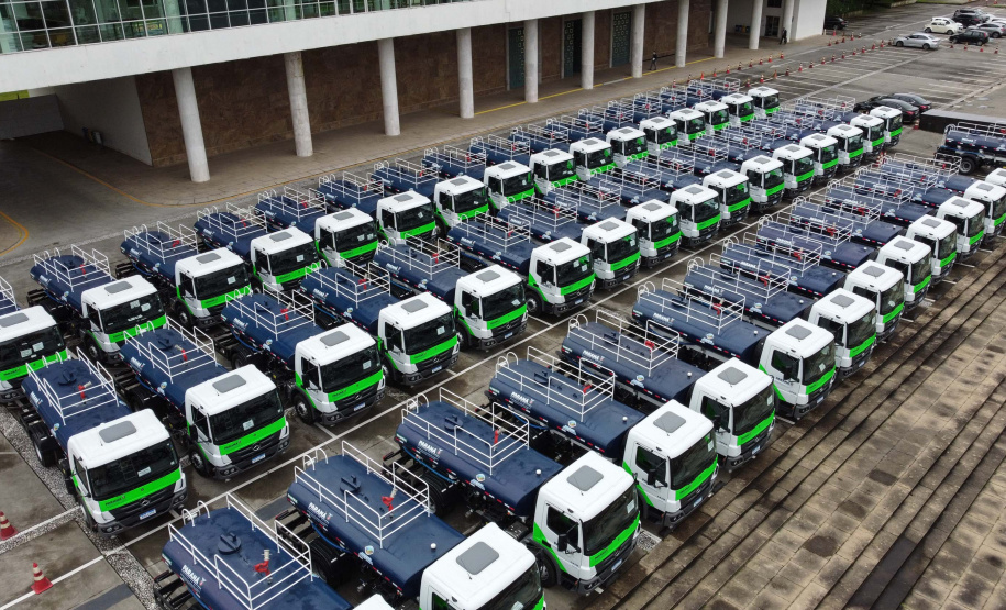 O governador Carlos Massa Ratinho Junior entrega nesta segunda-feira (18), caminhões-pipa para 46 municípios do Paraná    - 18/10/2021 - Foto: Jonathan Campos/AEN
