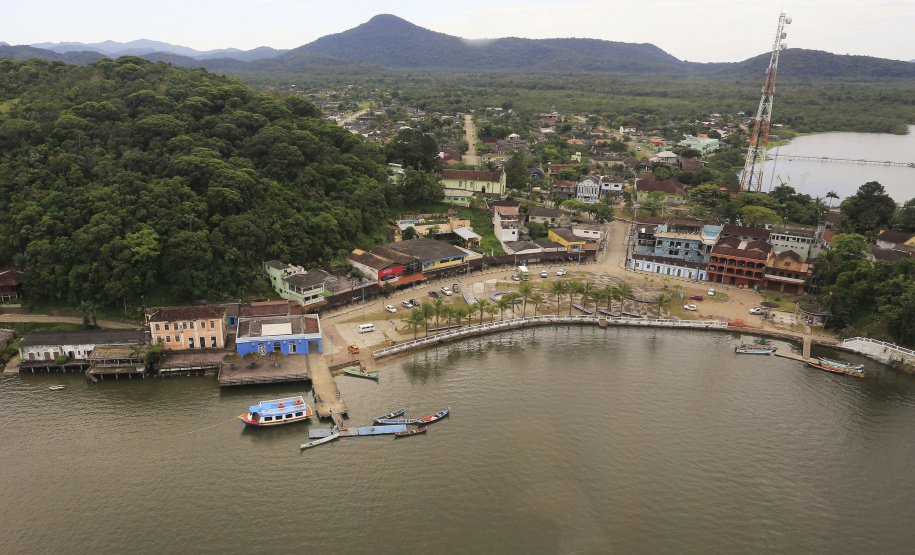 Vista aérea de Guaraqueçaba - PR.Guaraqueçaba, 19-12-15.Foto: Arnaldo Alves / AEN